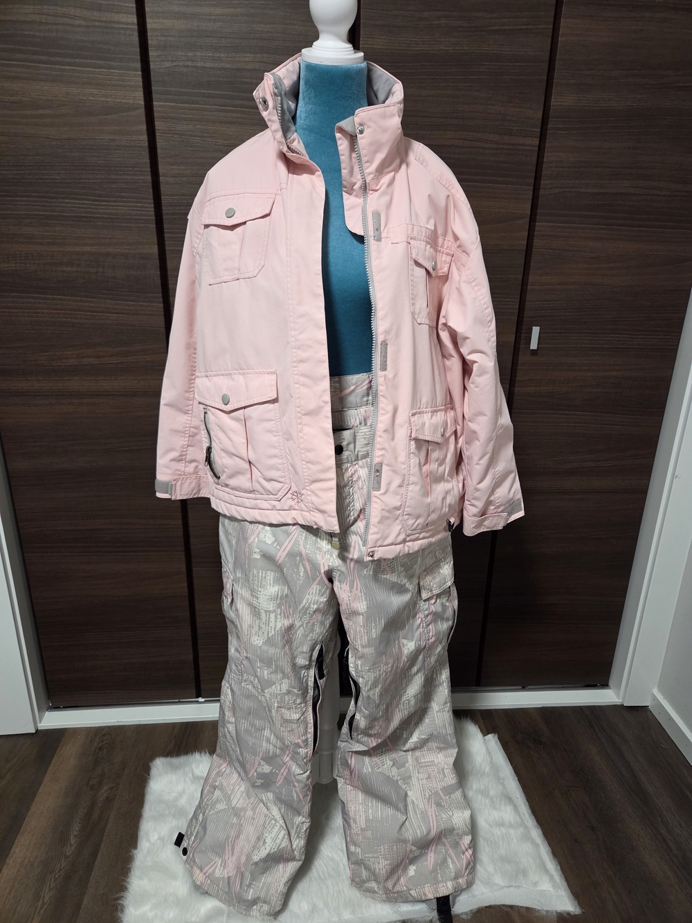 Helix Women's Light Gray and Pink Jacket